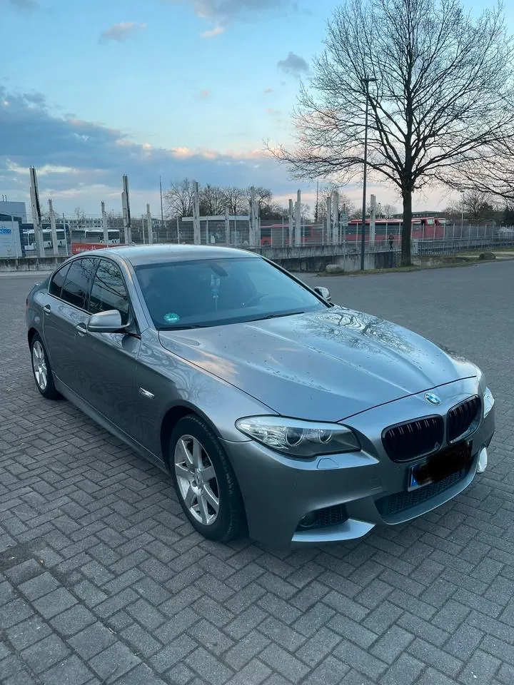 BMW 523I