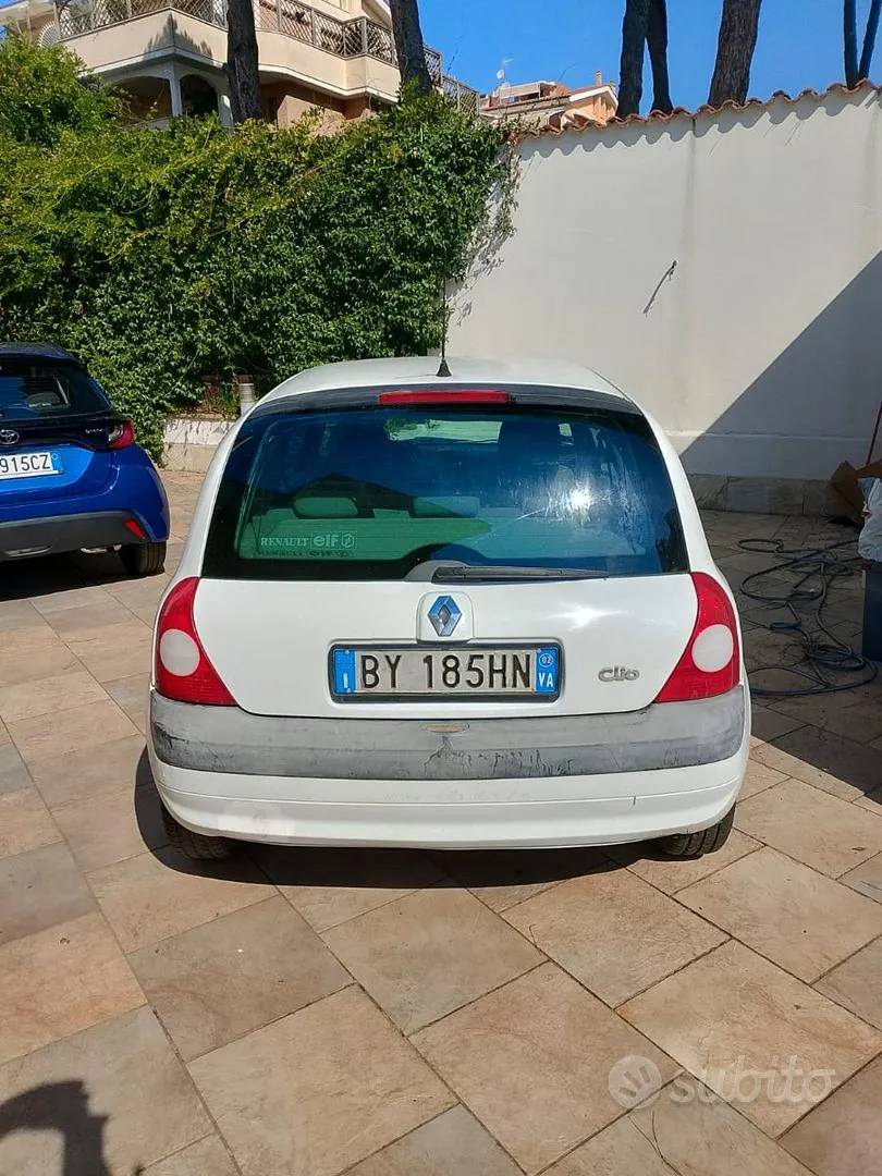 Renault Clio 2002 photo 2