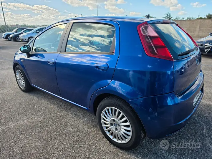 Fiat Grande Punto 2005 photo 4