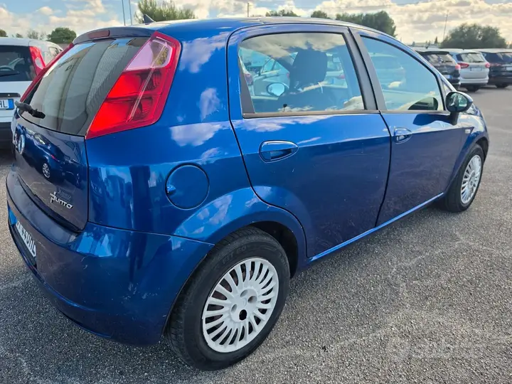 Fiat Grande Punto 2005 photo 2