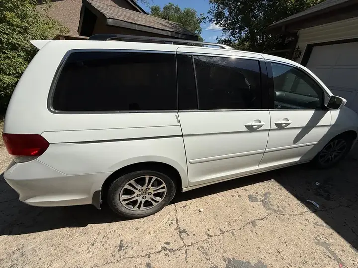 Honda Odyssey 2010 photo 3