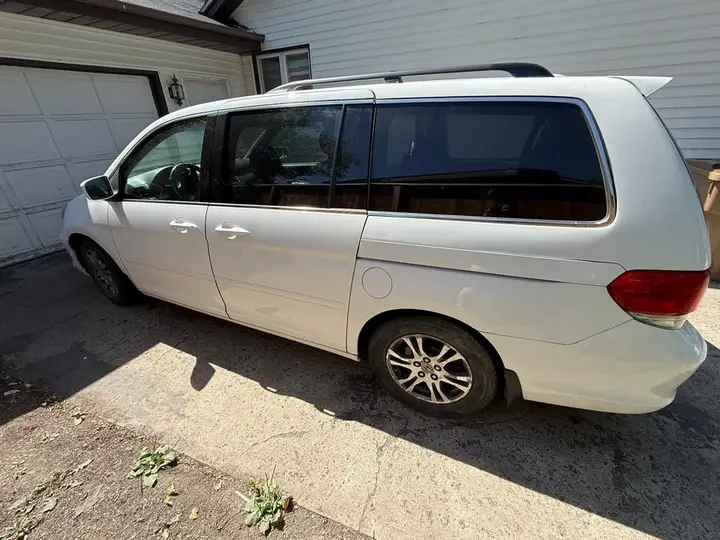 Honda Odyssey 2010 photo 5