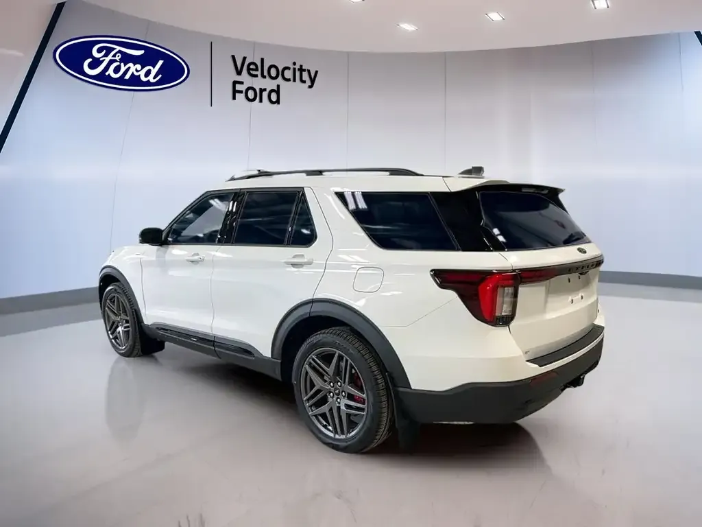 Ford Explorer 2026 photo 4