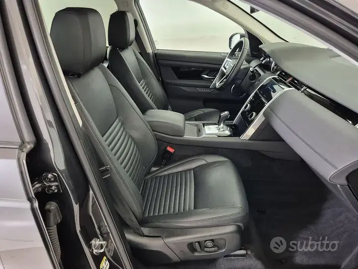 Land Rover Discovery Sport 2022 photo 3
