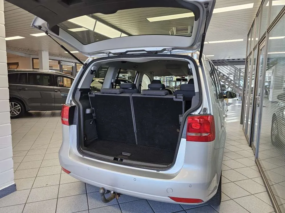 Volkswagen Touran 2012 photo 3