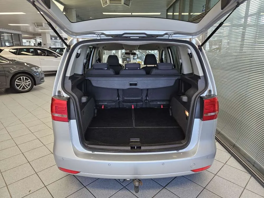 Volkswagen Touran 2012 photo 4