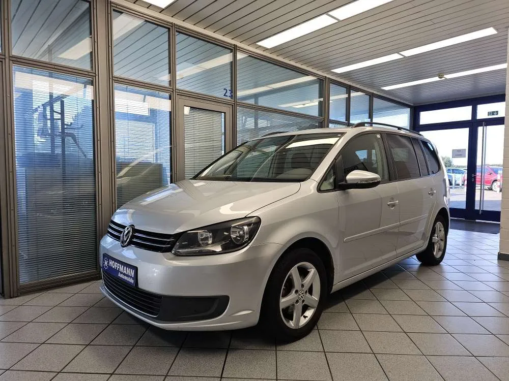 Volkswagen Touran 2012 photo 2
