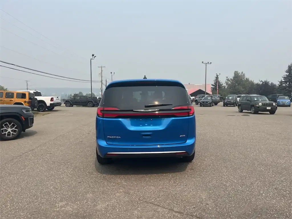 Chrysler Pacifica 2026 photo 4
