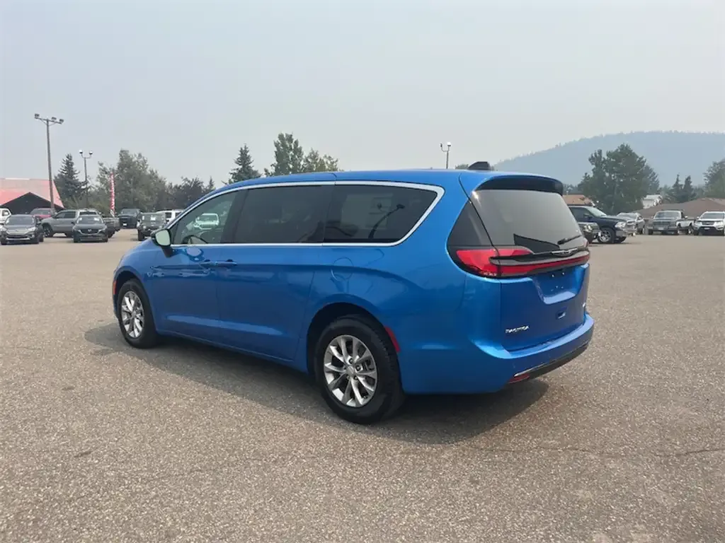 Chrysler Pacifica 2026 photo 3