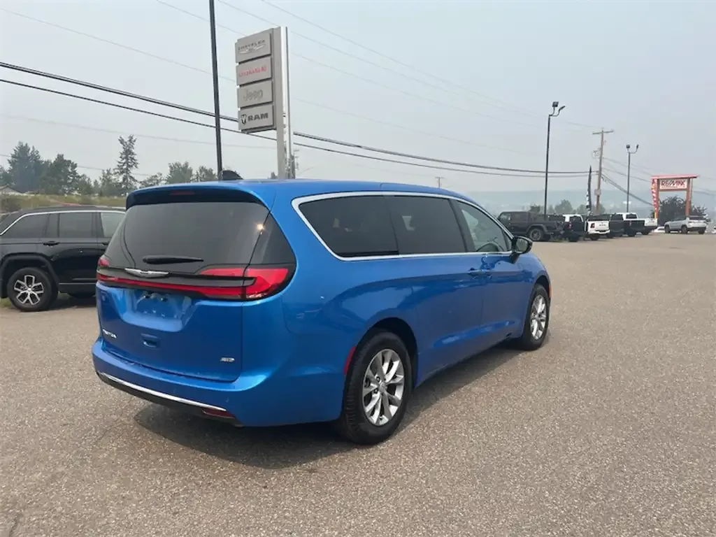 Chrysler Pacifica 2026 photo 5