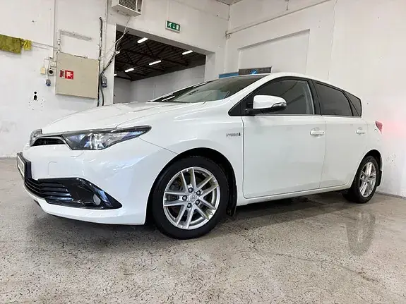 Toyota Auris 2017 photo 2