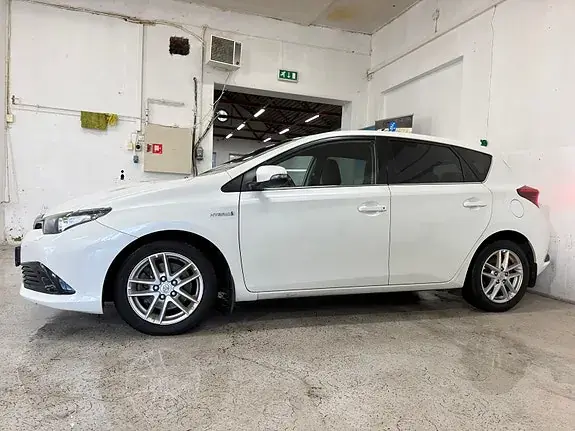 Toyota Auris 2017 photo 3