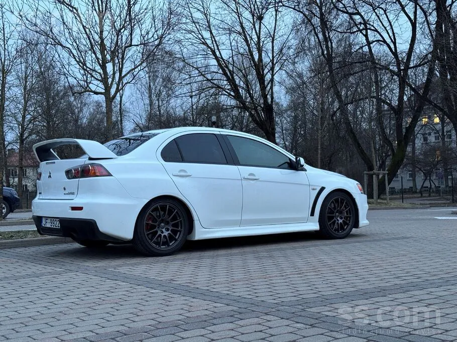 Mitsubishi Lancer Evolution 2010 photo 5