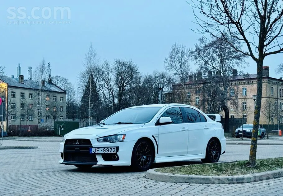 Mitsubishi Lancer Evolution 2010 photo 4