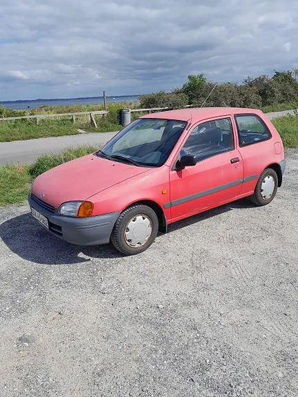 Toyota Starlet 1998 photo 2