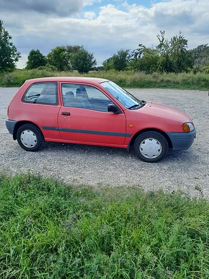 Toyota Starlet 1998 photo 4
