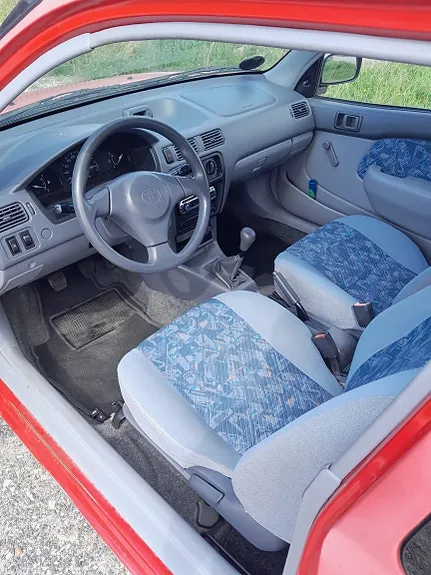 Toyota Starlet 1998 photo 3