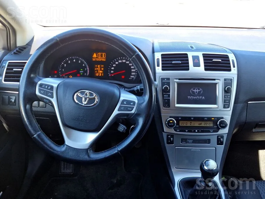 Toyota Avensis 2015 photo 5