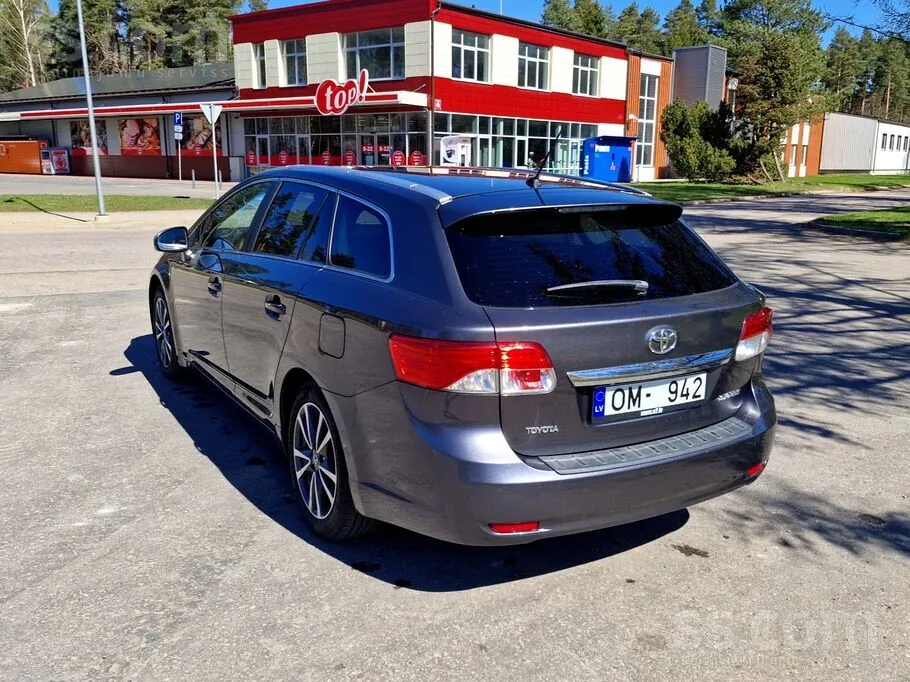 Toyota Avensis 2015 photo 2