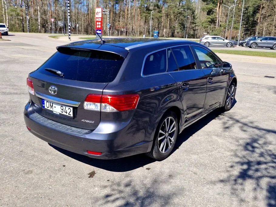 Toyota Avensis 2015 photo 3