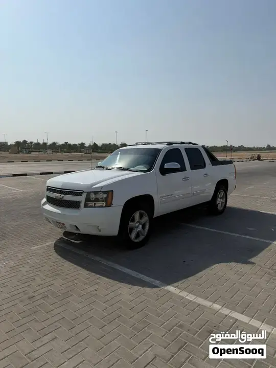Chevrolet Avalanche 2011 photo 3
