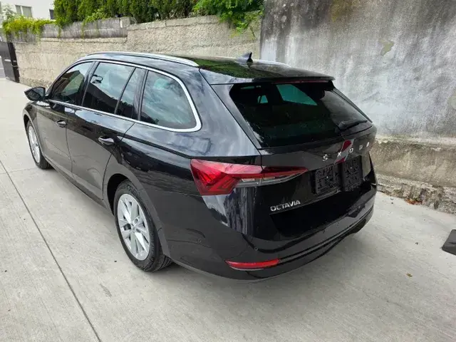 Skoda Octavia Combi 2021 photo 4