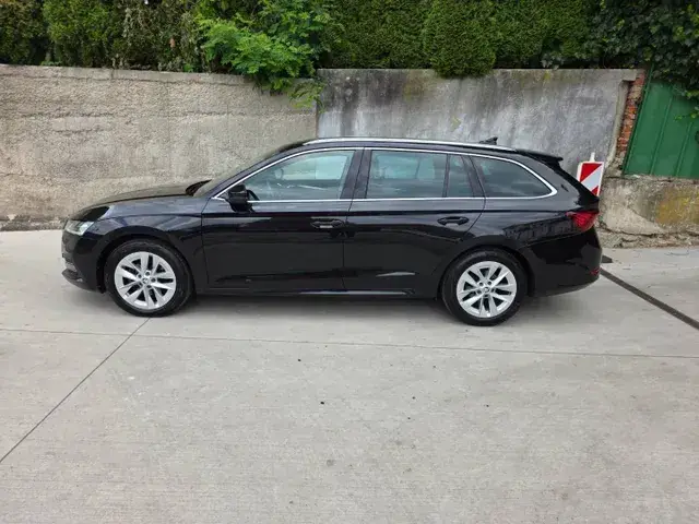 Skoda Octavia Combi 2021 photo 3