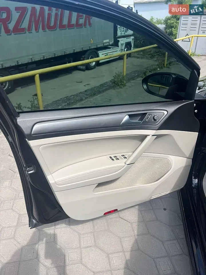 Volkswagen E-Golf 2019 photo 5