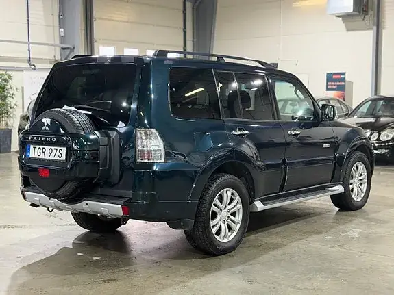 Mitsubishi Pajero 2014 photo 2