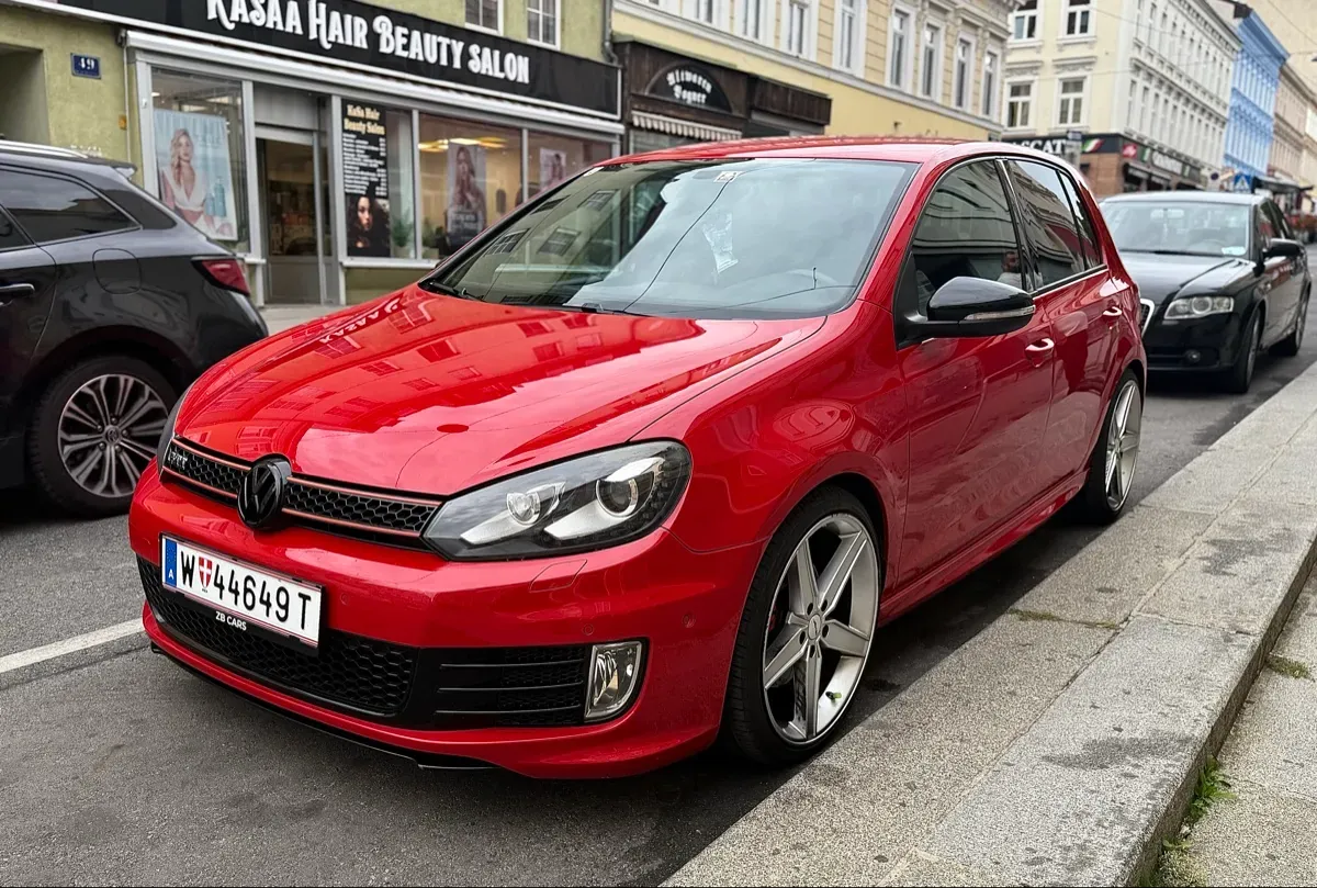 Volkswagen Golf 2012 photo 2