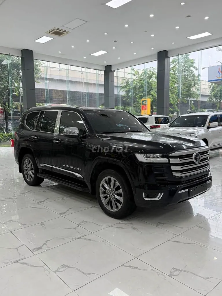 Toyota Land Cruiser Lc300 2024 photo 2
