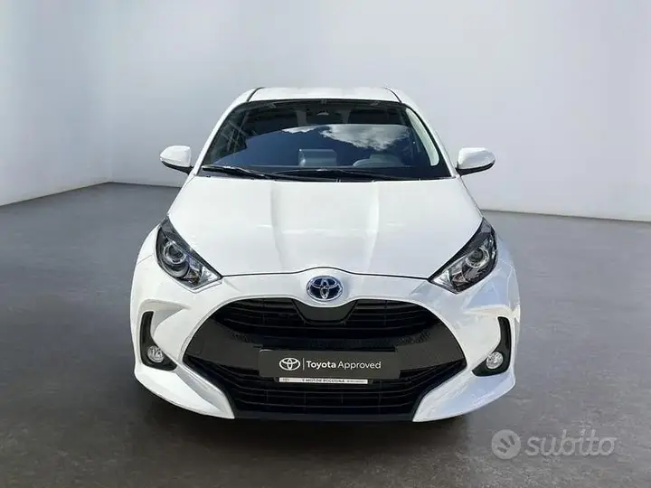 Toyota Yaris 2022 photo 2