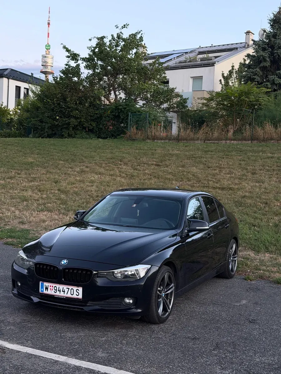 BMW 3 Series 2012 photo 2