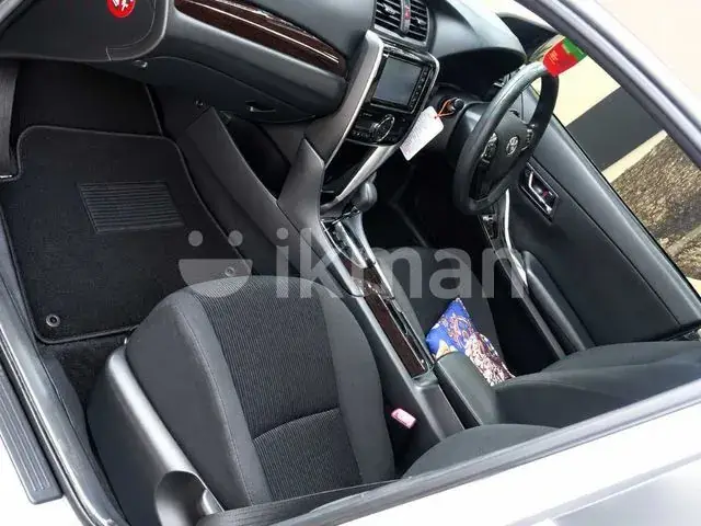 Toyota Premio 2018 photo 2