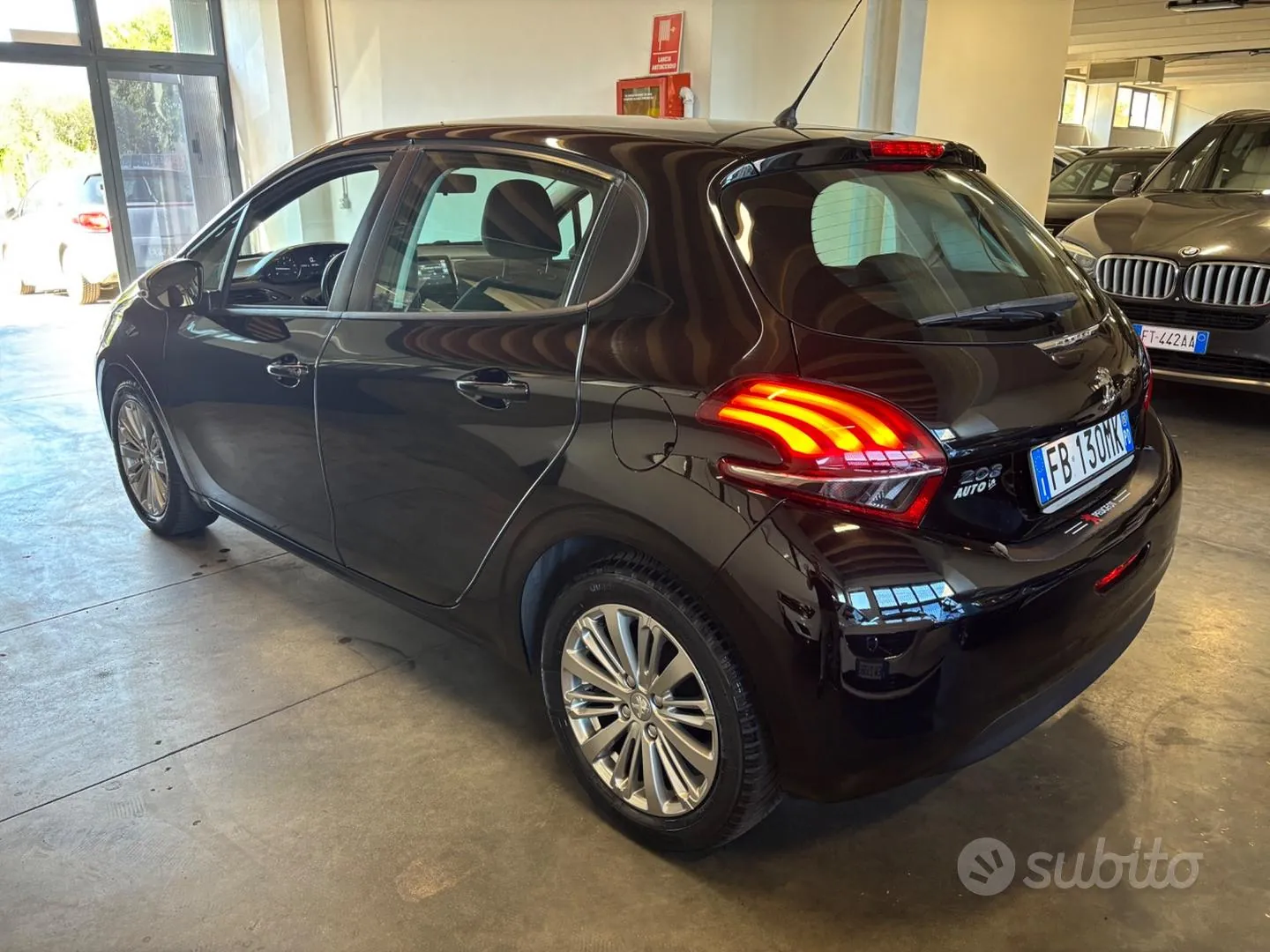 Peugeot 208 2015 photo 2