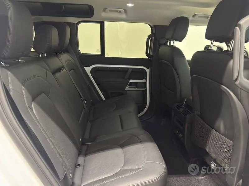 Land Rover Defender 2023 photo 5
