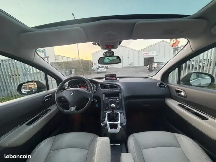 Peugeot 5008 2011 photo 3