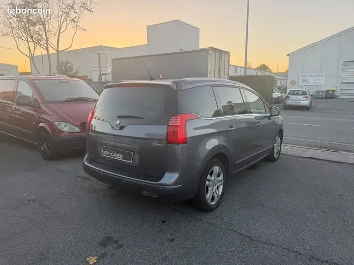 Peugeot 5008 2011 photo 5