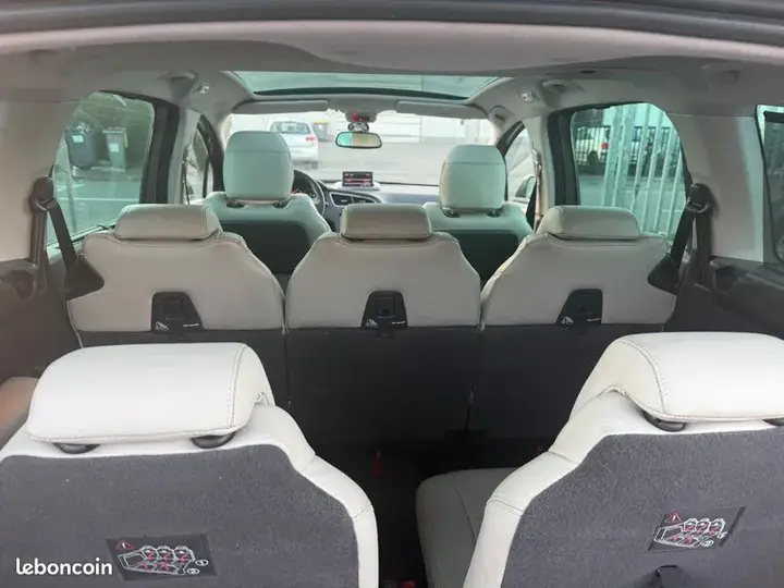 Peugeot 5008 2011 photo 4