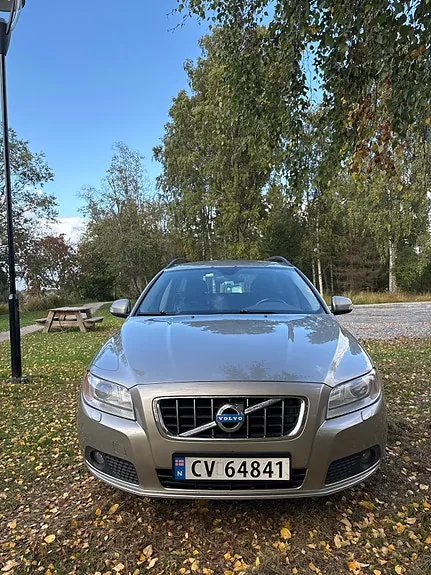Volvo V70 2011 photo 2