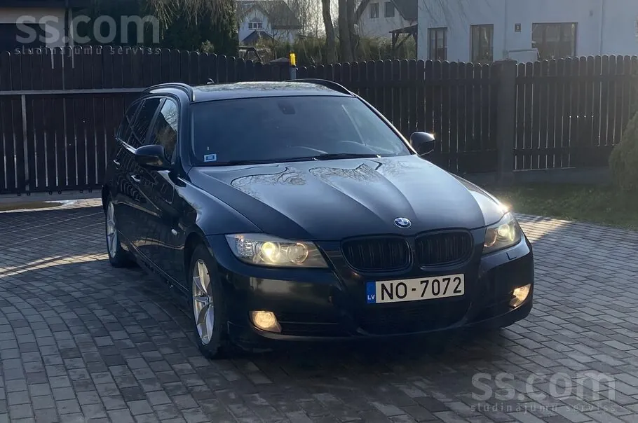 BMW 318 2010 photo 3
