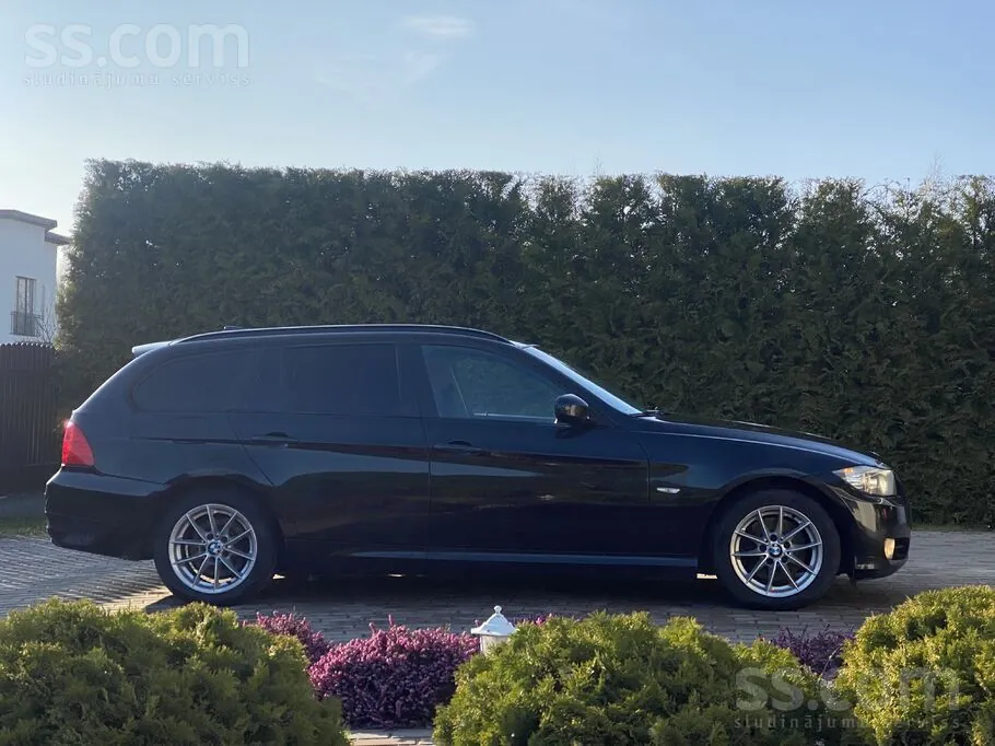 BMW 318 2010 photo 4