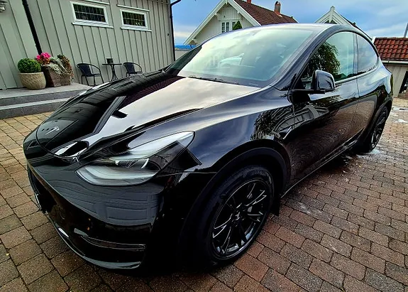 Tesla Model Y 2024 photo 2