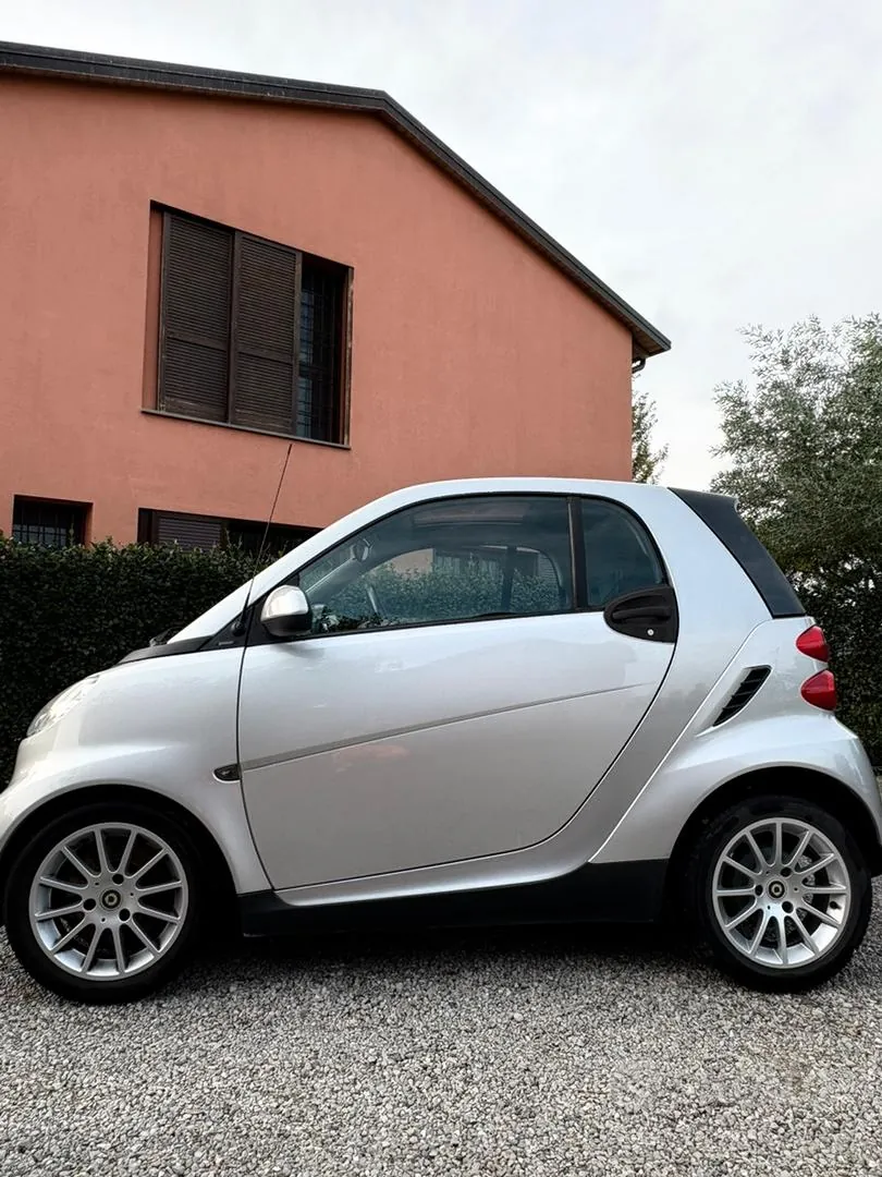 Smart Fortwo 2010 photo 2