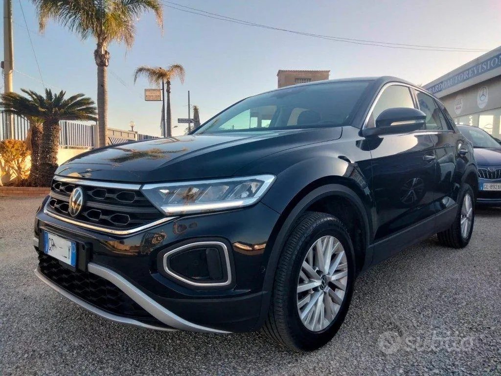 Volkswagen T-Roc 2023 photo 2