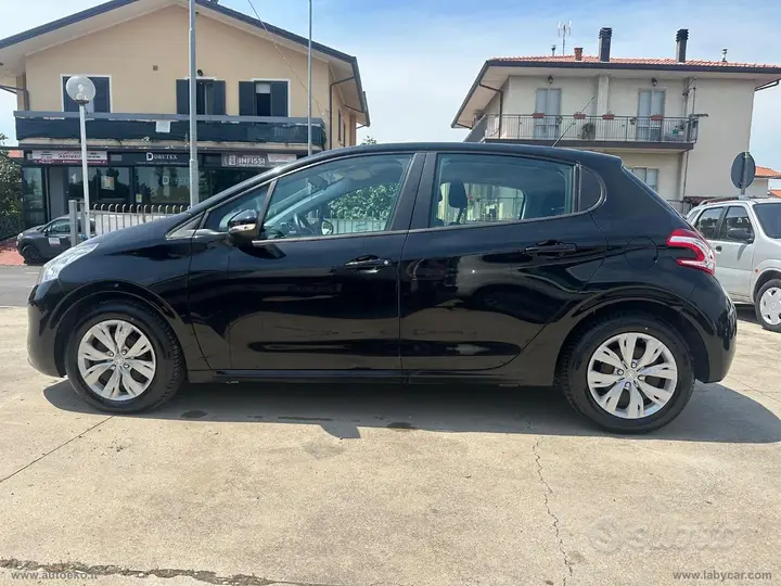 Peugeot 208 2014 photo 3