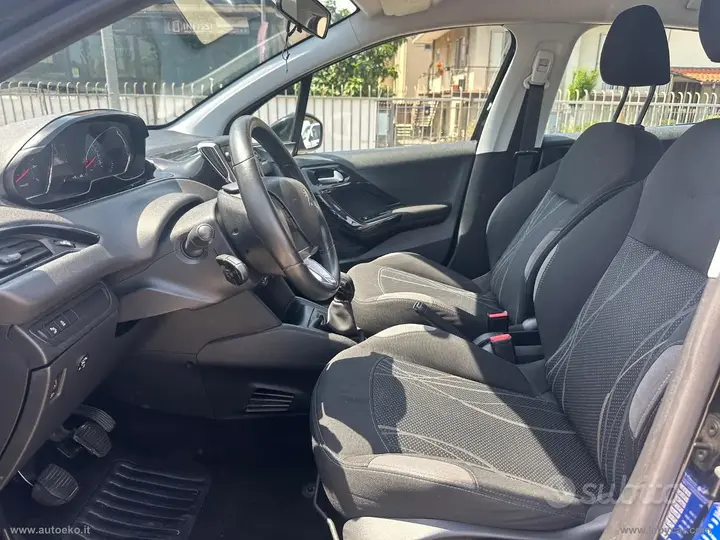 Peugeot 208 2014 photo 5