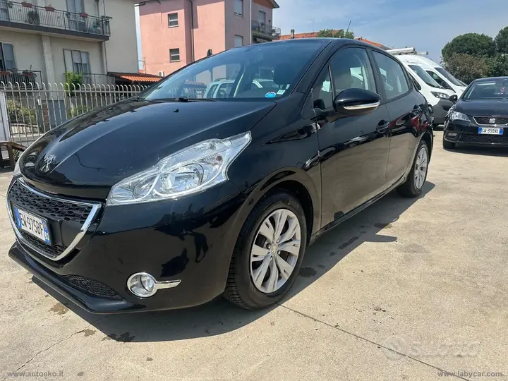 Peugeot 208 2014 photo 2