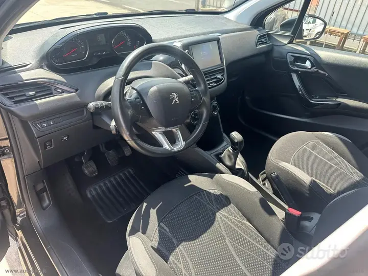Peugeot 208 2014 photo 4