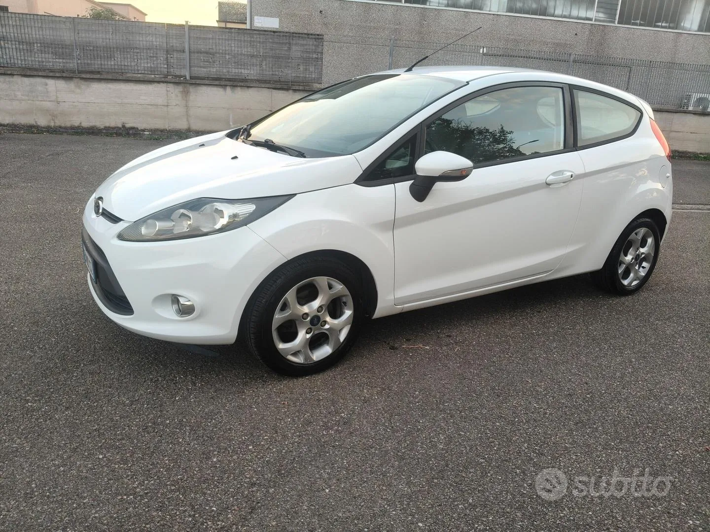 Ford Fiesta 2012 photo 3